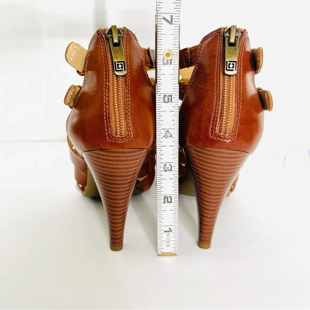 Liz Claiborne Strappy Heeled Sandals Cognac Buckled Ankle Strap Back Zipper Sz 8